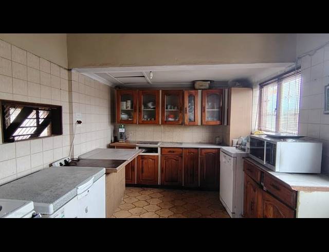 4 BEDROOM HOUSE FOR SALE IN ARENA PARK